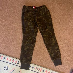 Nike tech fleece camo pants